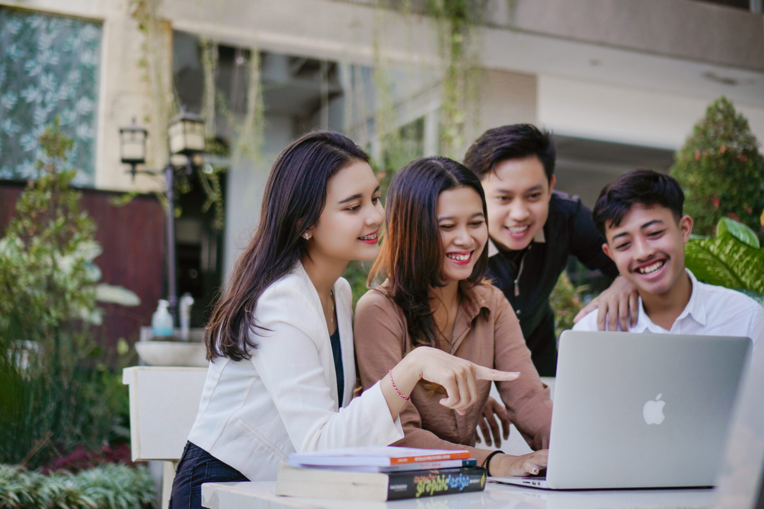 Nggak Cuma Kuliah, Ini Ide Side Hustle Mahasiswa 2026 yang Layak Dicoba